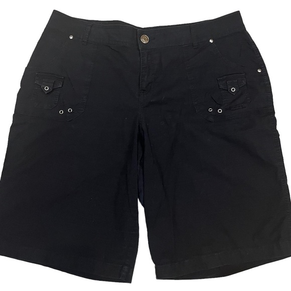 Lane Bryant Black Cotton Twill Bermuda Length Cargo Style Shorts Sz 16 - Picture 1 of 10